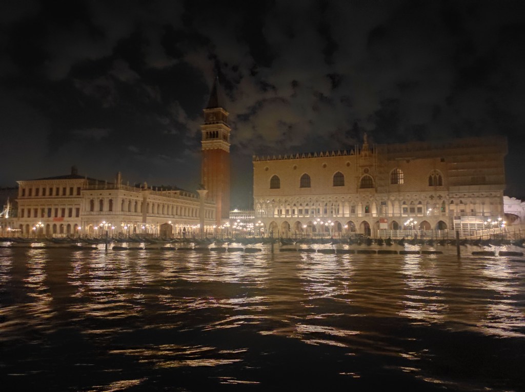 Markusplatz bei Nacht